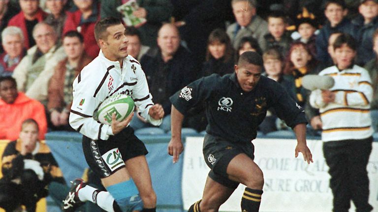 Brive full-back Sébastien Viars in action against Wasps in the 1997 Heineken Cup campaign
