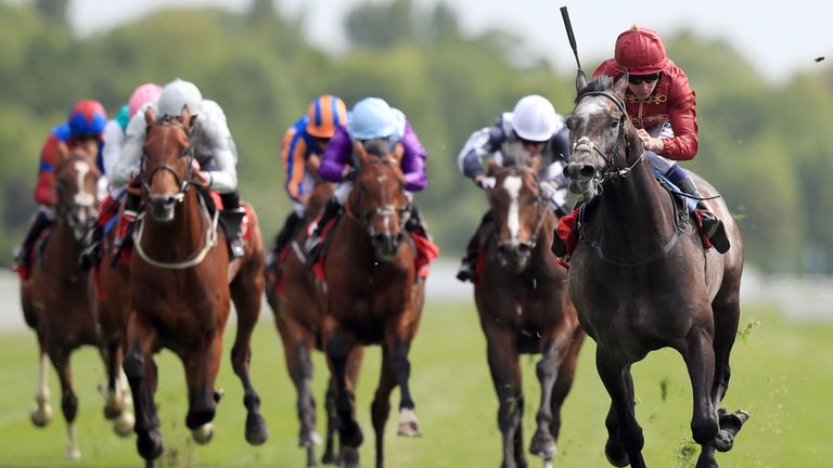 Roaring Lion is away and clear in the Dante