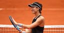 Muguruza to meet Halep in Paris SF