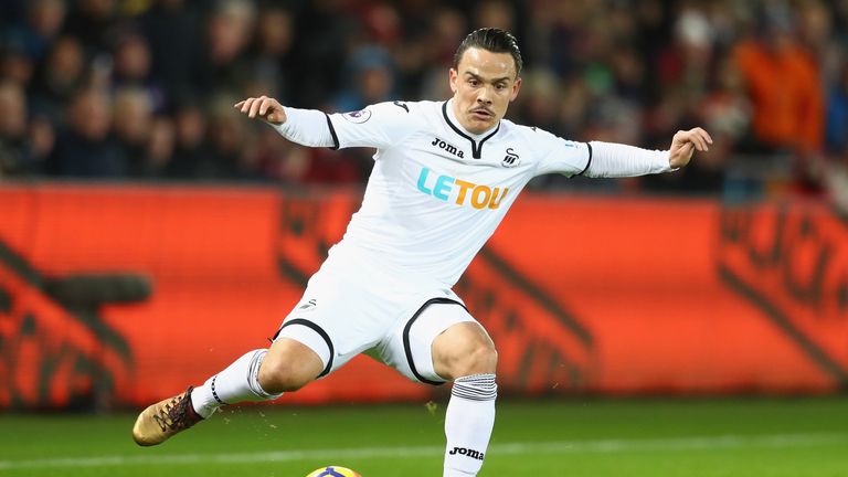 Roque Mesa leaves Swansea for Sevilla on permanent deal