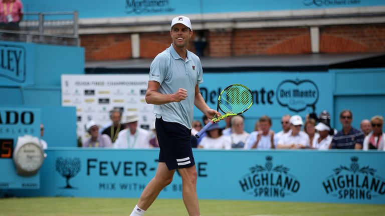 Wawrinka rocked by Queen's blow