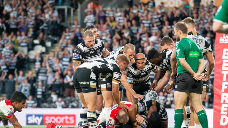 Albert Kelly stormed over to give Hull an 18-10 lead into the second half