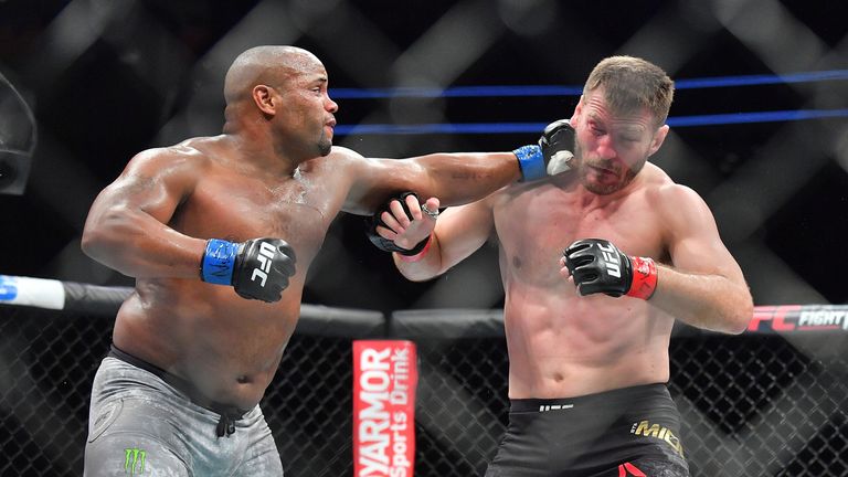 UFC 226 Results: Cormier knocks out Miocic and calls out Lesnar