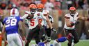 Taylor hurts hand in Browns win