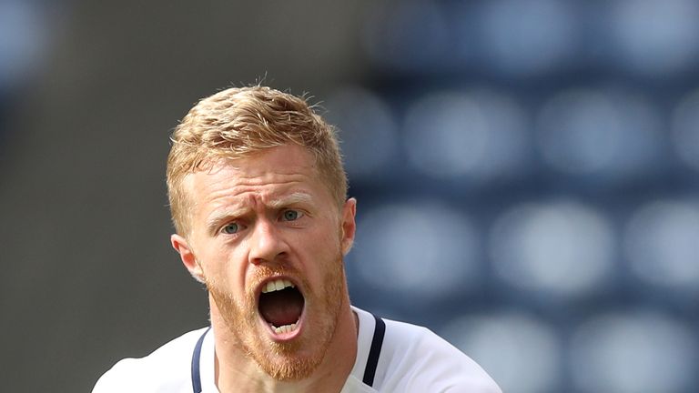 Daryl Horgan has signed a three-year deal with Hibs