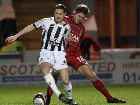 Image of Davide Grassi (R): Former Aberdeen defender has agreed to join Dundee
