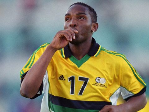 Image of McCarthy: eating on the pitch?