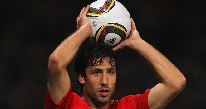 Joan Capdevila: Agent says defender can leave Benfica in January for the right price