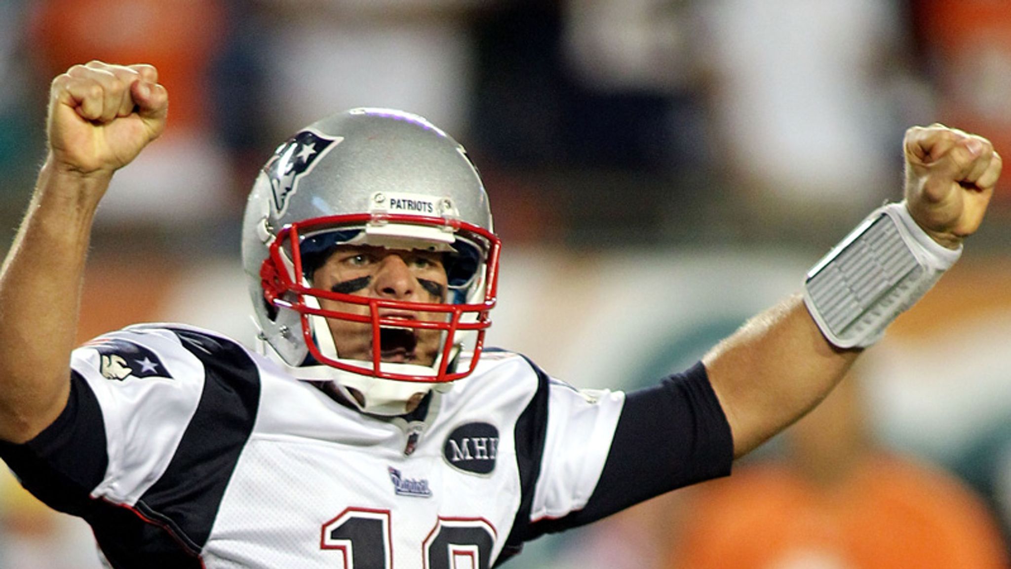 PATRIOTS: Tom Brady throws for team-record 517 yards in win over Dolphins