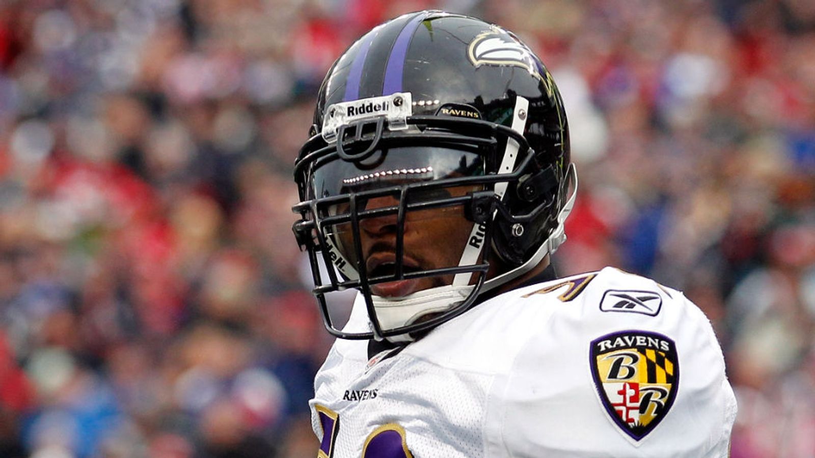 Ravens linebacker Ray Lewis lost for the season