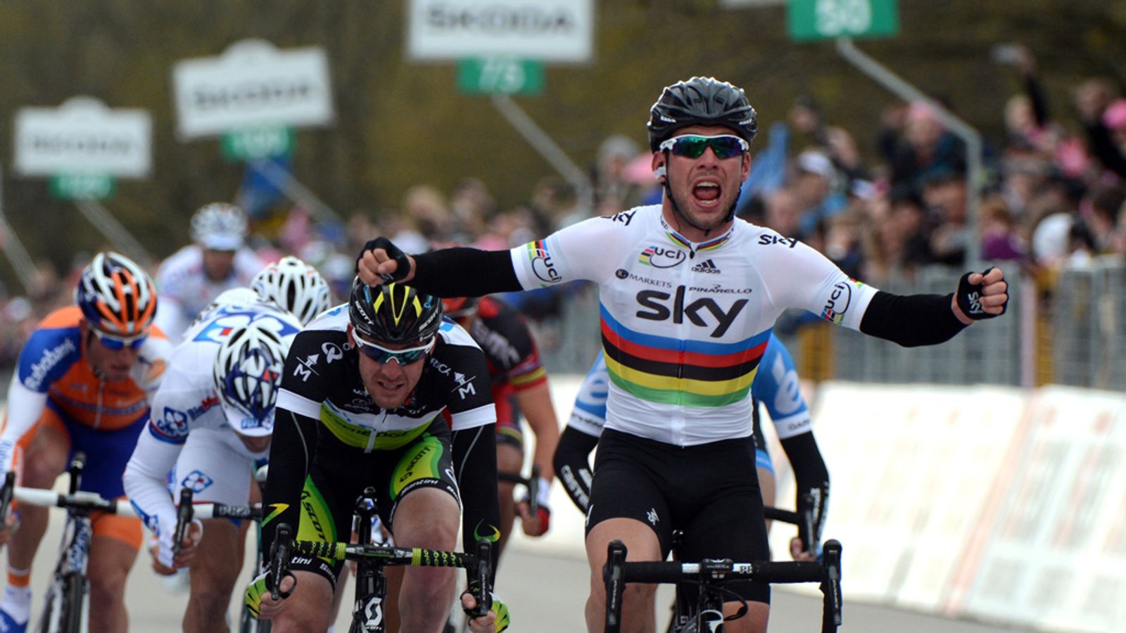 Книги велоспорт. INEOS Велокоманда. Марк Кавендиш велогонщик. Mark Cavendish 2012. INEOS Grenadiers команда.