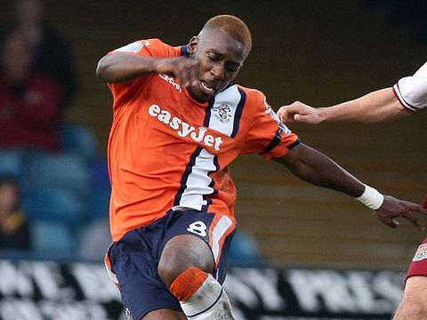 Image of Amari Morgan-Smith: Agrees Oldham deal