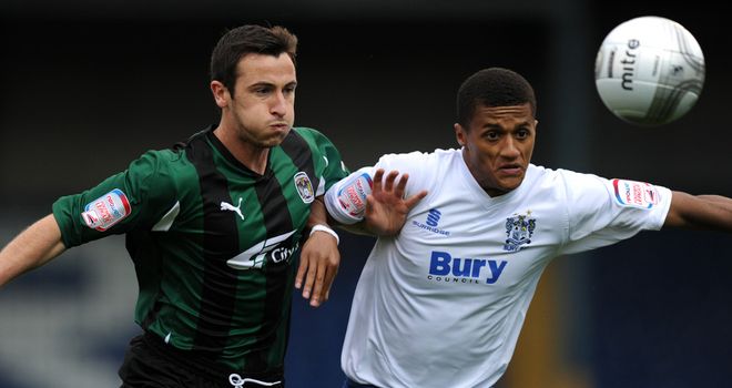 Andrai Jones (r): Signs on a free transfer