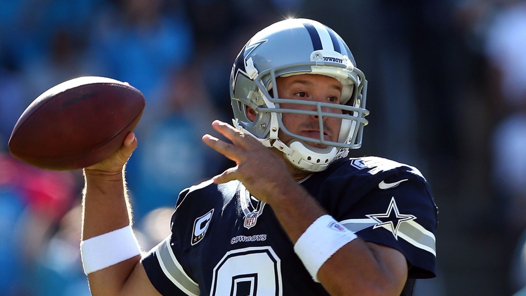 Tony Romo, Dallas Cowboys sign $108-million contract extension - Los  Angeles Times