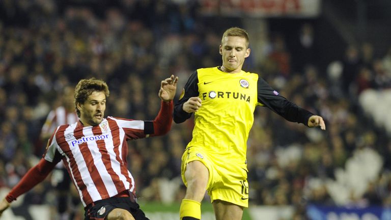 Fernando Llorente tackles Pavel Kaderabek