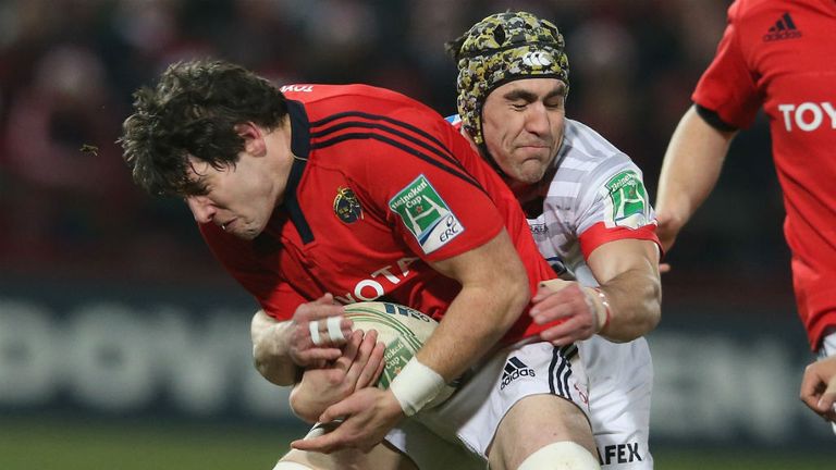 Dave O&#39;Callaghan of Munster tangles with Saracens&#39; Kelly Brown