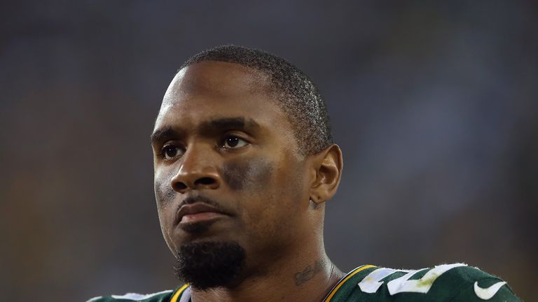 Charles Woodson returns to Raiders on one-year deal