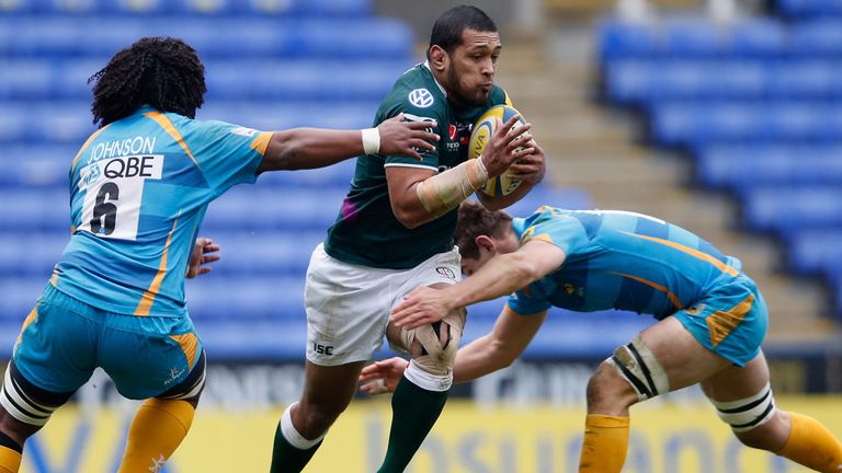 Chris Hala'ufia: Breaks through a pair of tacklers