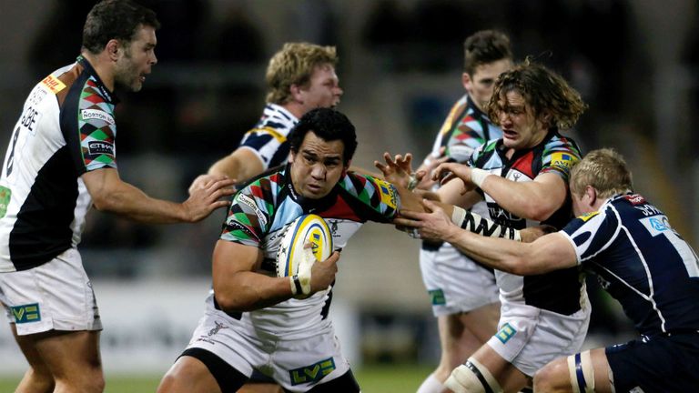 Maurie Fa&#39;asavalu on the charge for Quins