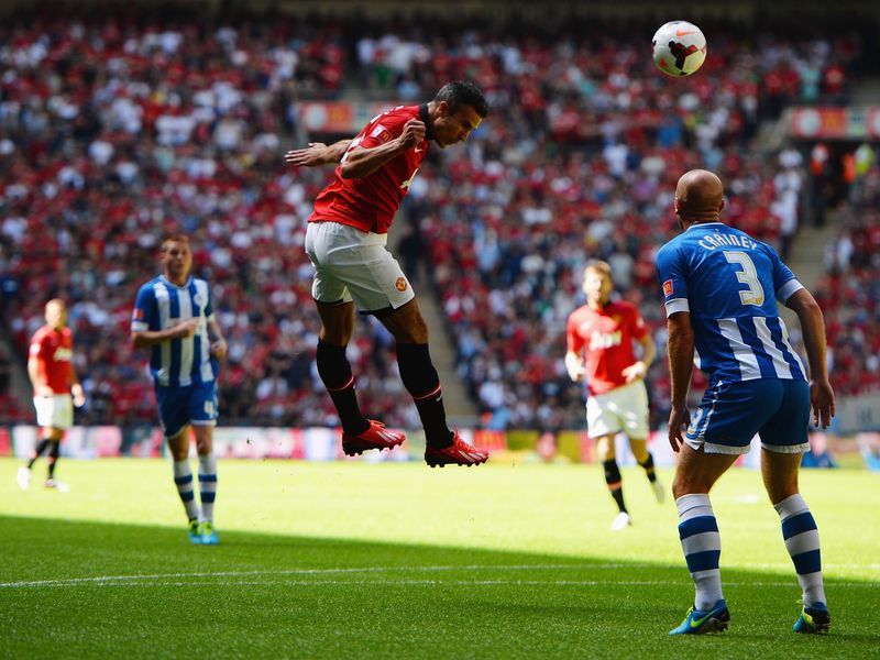 football-community-shield-manchester-united-wigan-robin-van-persie-athletic_2985655.jpg