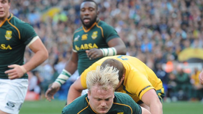 Adriaan Strauss crashes over for an early try for South Africa