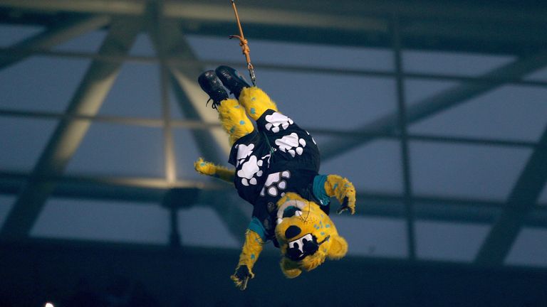 Watch: Jaguars mascot letting it all hang out during Sunday's game