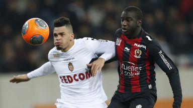 Image of Kevin Gomis (r): Performances attracted the interest from Forest