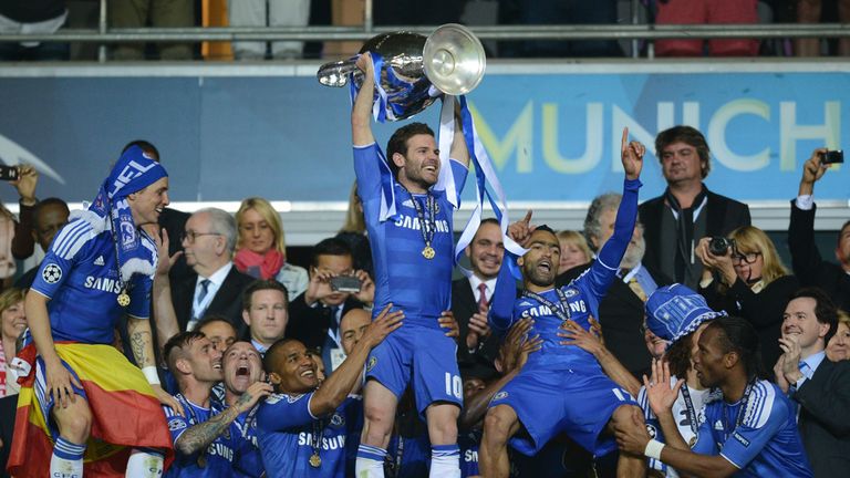 Mata lifts the Champions League with Chelsea in 2012