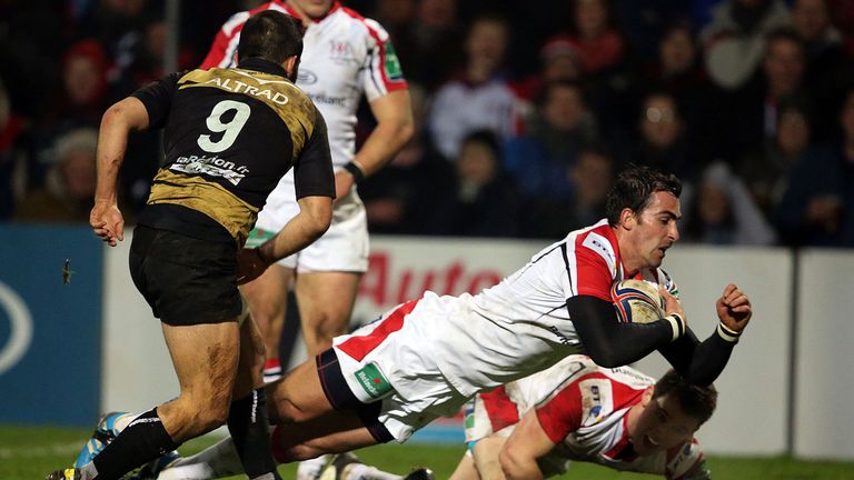 Ruan Pienaar: South African dives over for Ulster&#39;s second try at Ravenhill