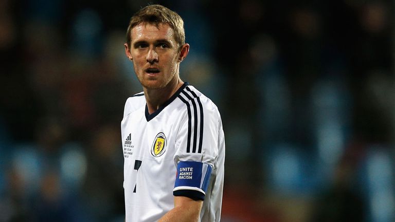 Scotland recall Manchester United midfielder Darren Fletcher