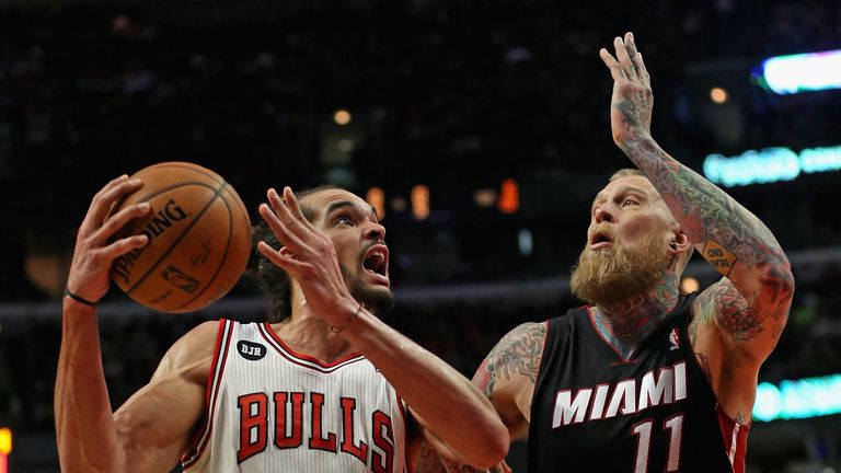 Joakim Noah drives to the basket against Chris Anderson