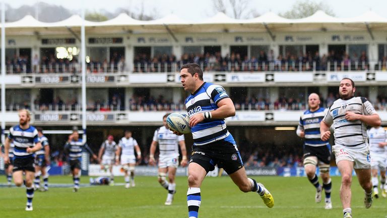 Horacio Agulla races in for his third try