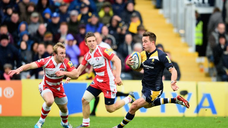 Alex Grove on the attack for Worcester Warriors