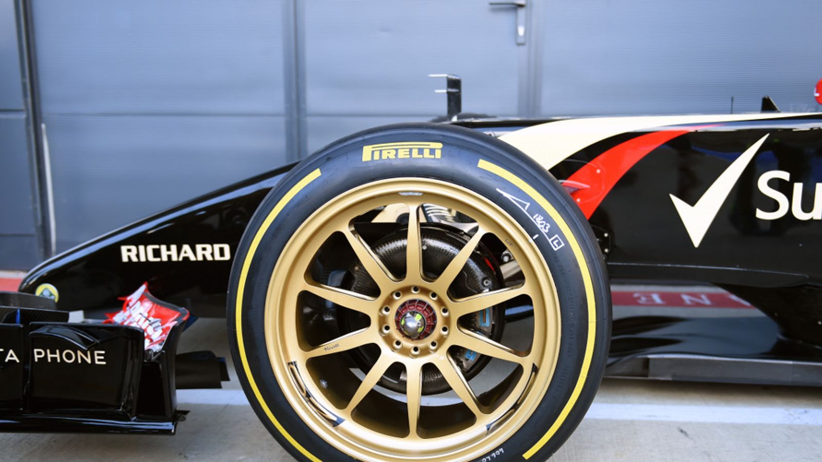 Pirelli showcase potential F1 future with low-profile 18-inch tyres ...