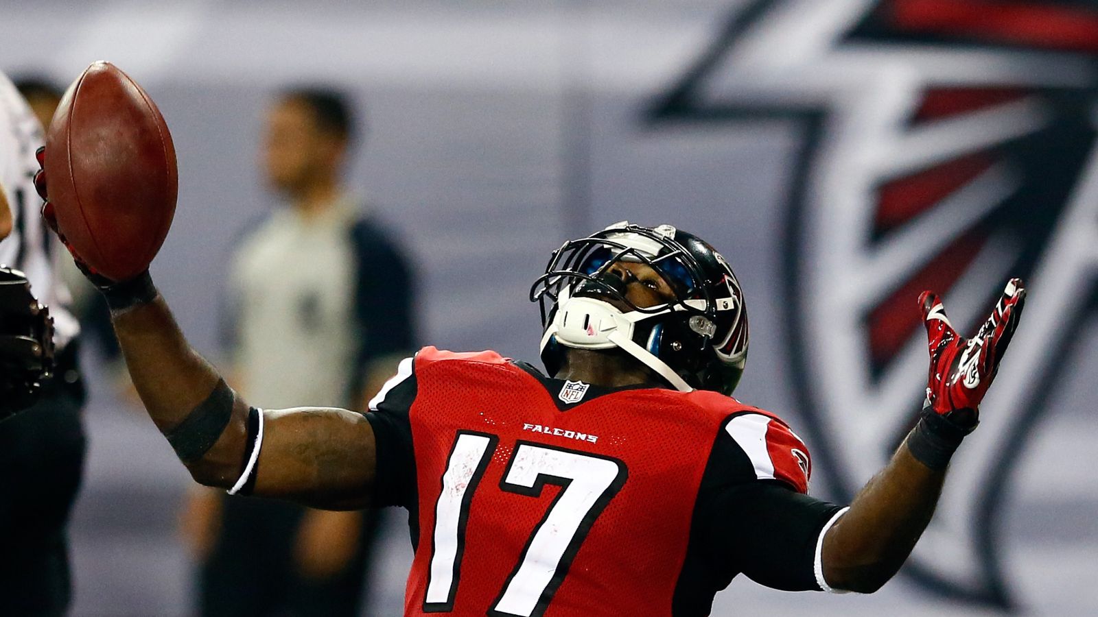 Ryan, Jones, Hester lead Falcons to 56-14 win over Buccaneers