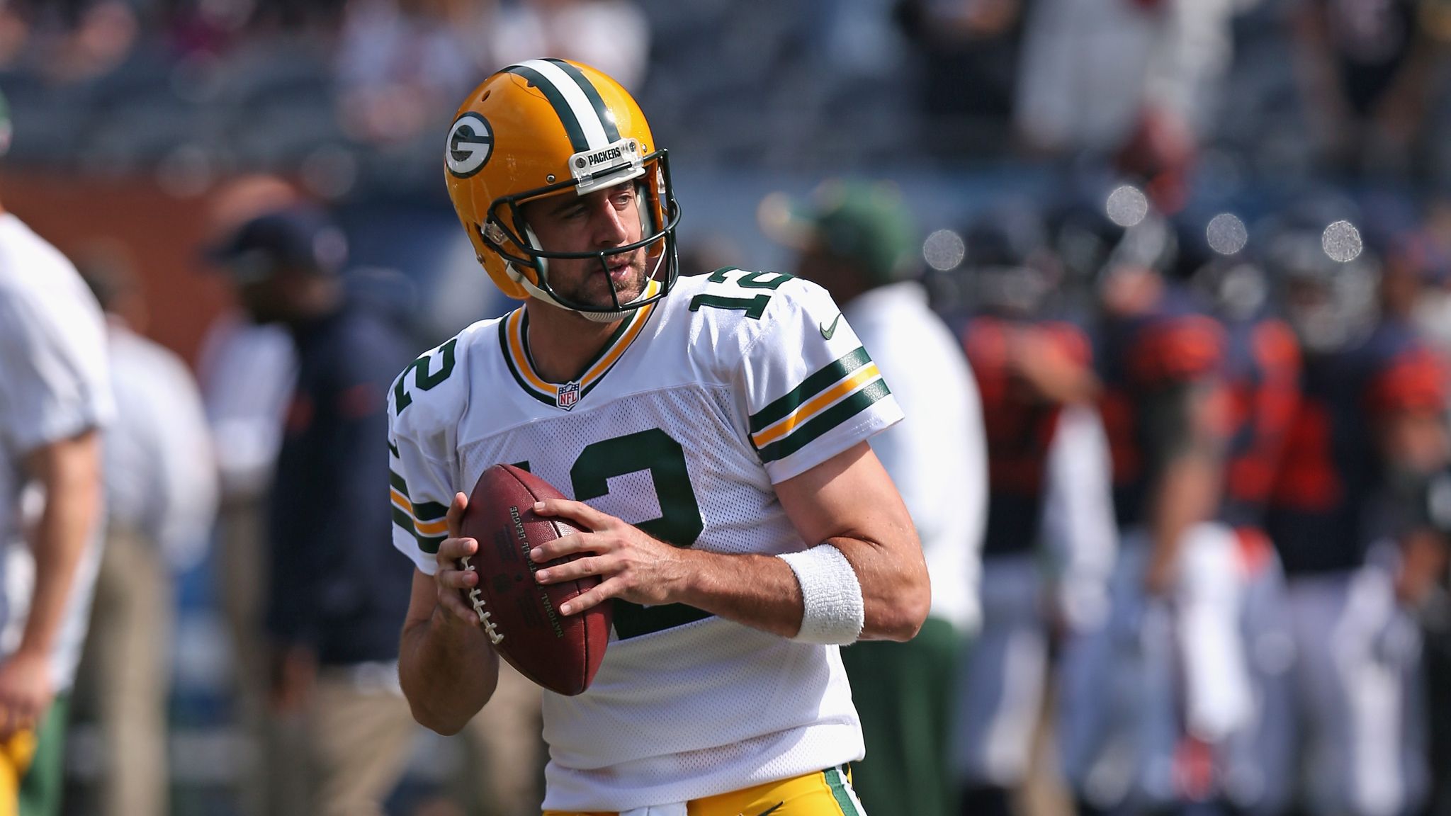 Aaron Rodgers throws 2 touchdowns, runs for 1: Packers 24, Bears 14