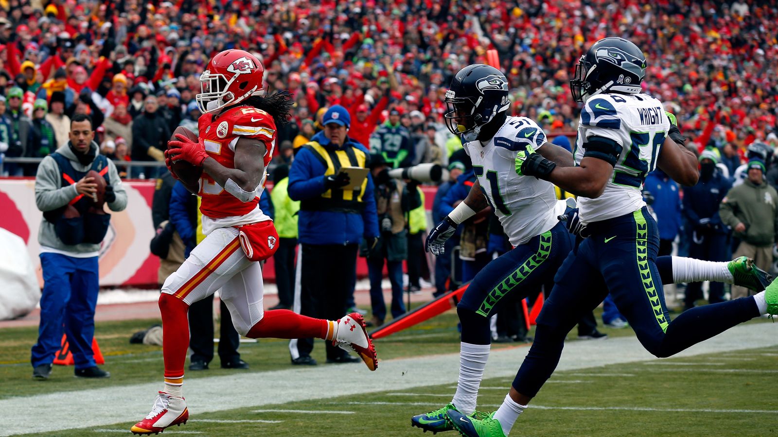 NFL: Kansas City Chiefs Beat Seattle Seahawks At Arrowhead Stadium ...