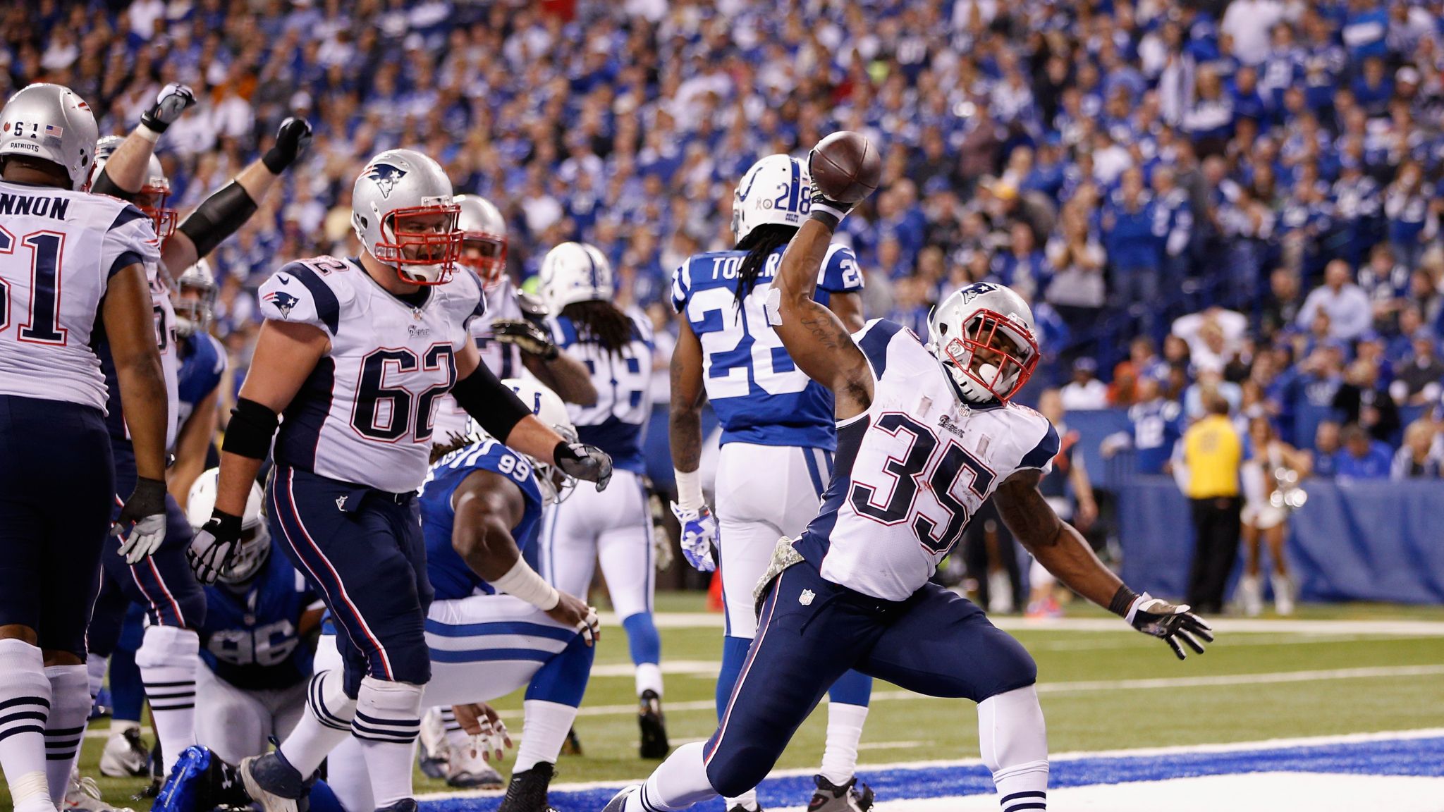 NFL: Patriots running back Jonas Gray scores four TDs against ...