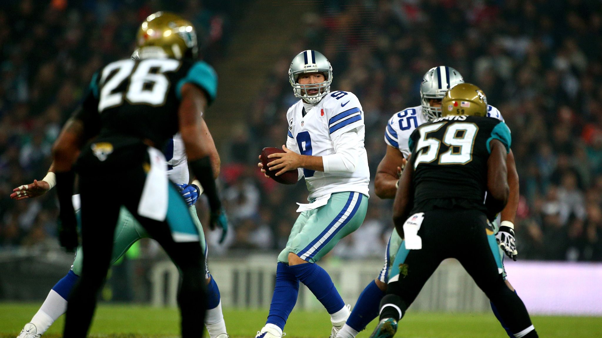 Cowboys' Tony Romo facing six to 10 weeks out with broken bone in