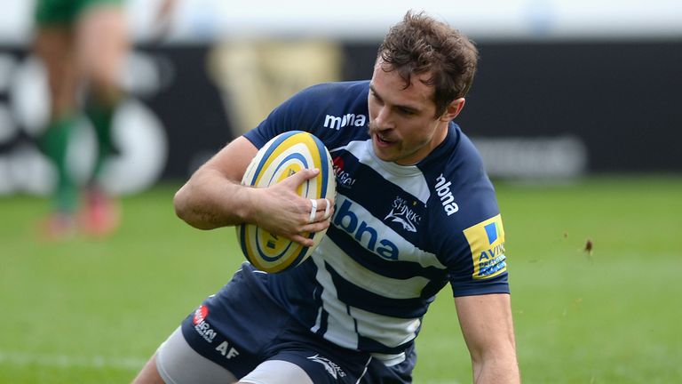 Andy Forsyth of Sale Sharks scores a second half try