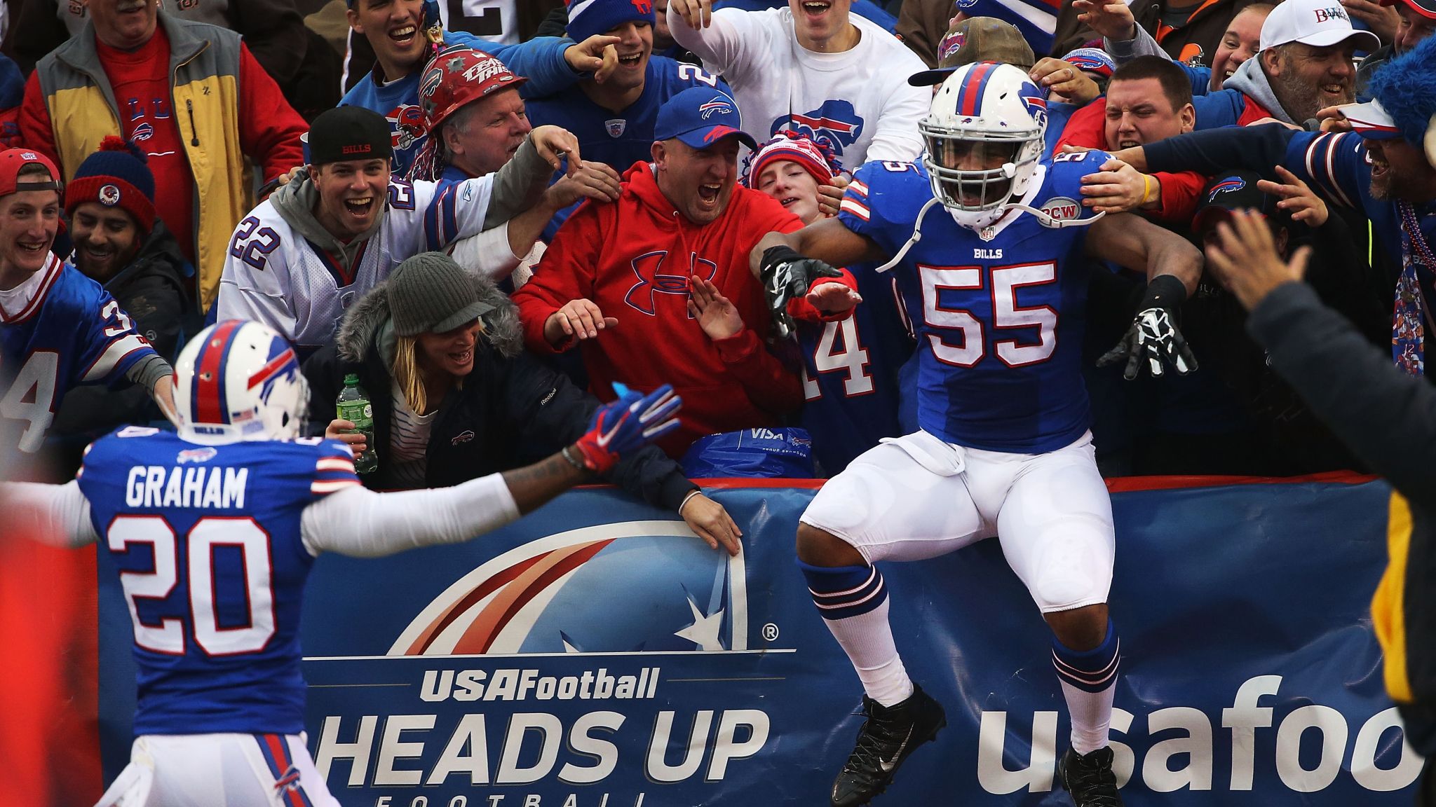 Høring erhvervsdrivende genopfyldning Jerry Hughes to stay with the Buffalo Bills after signing five-year-deal |  NFL News | Sky Sports