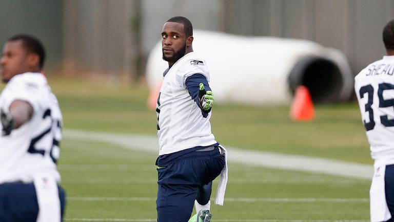 Seattle Seahawks safety Kam Chancellor wears knee brace in Super