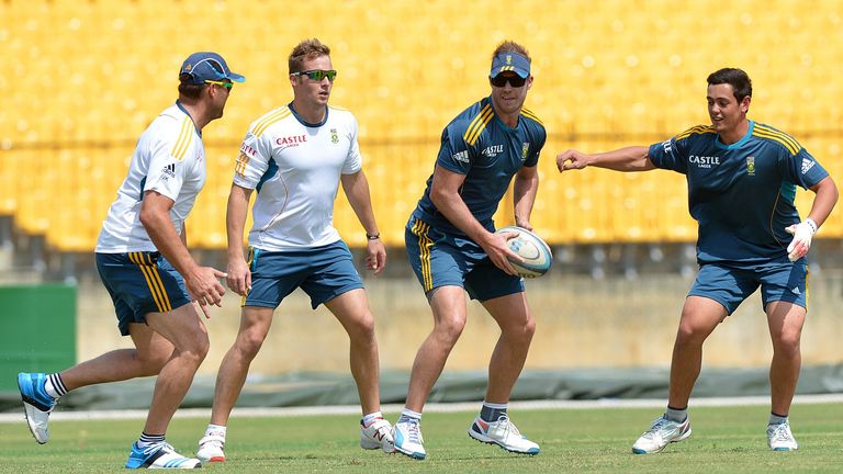 AB de Villiers gives a glimpse into what could have been as he plays a bit of rugby during training
