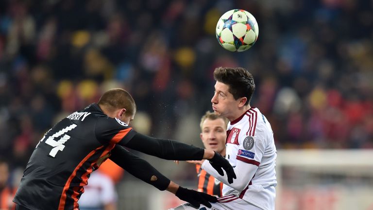 Lewandowski's vies for the ball against Shakhtar