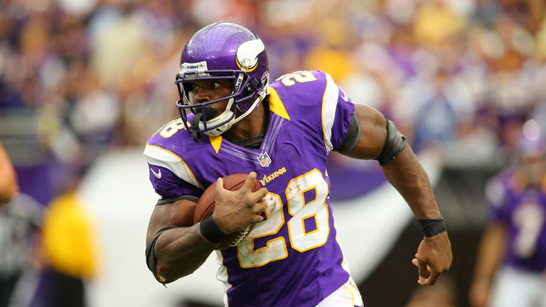 November 29, 2015: #28 Adrian Peterson of the Minnesota Vikings in action  during NFL game between Minnesota Vikings and Atlanta Falcons in the  Georgia Dome in Atlanta Georgia. The Atlanta Falcons lost