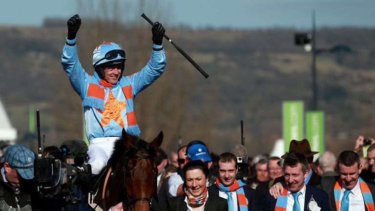 Un De Sceaux: Misses Aintree engagement