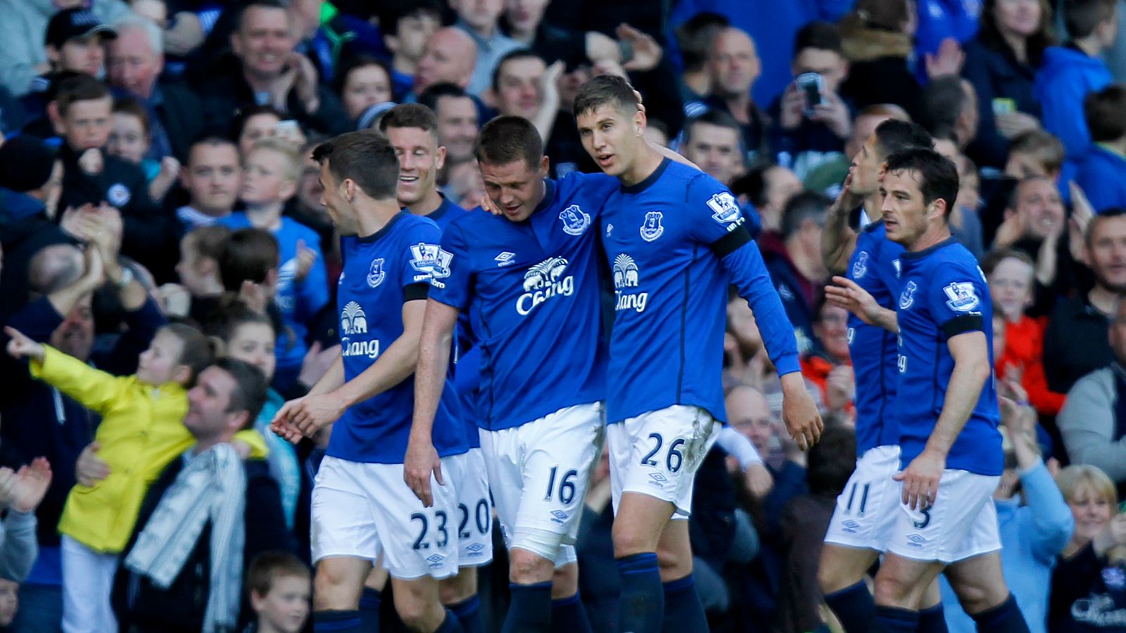 Everton 3 - 0 Man Utd - Match Report & Highlights