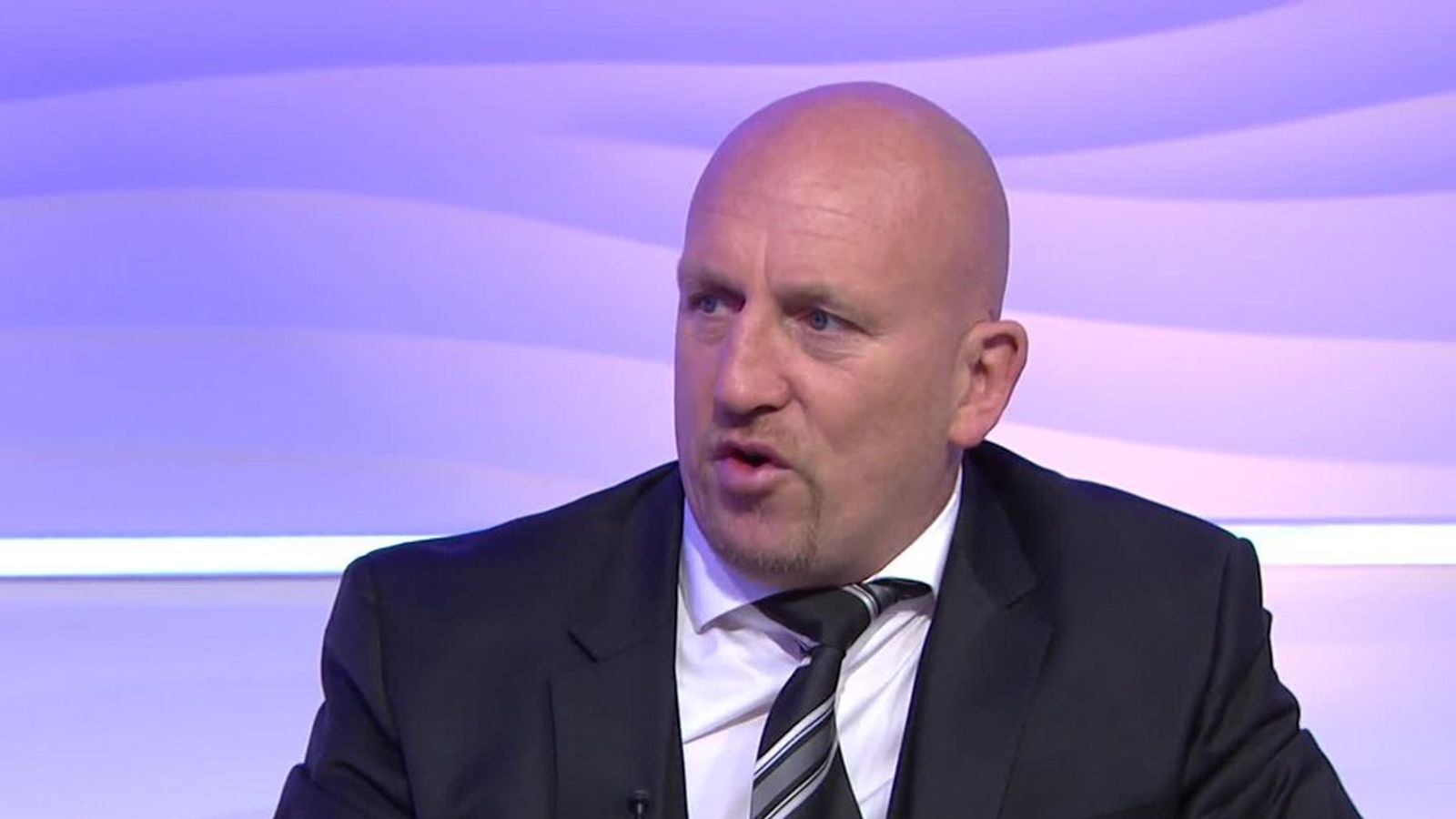 Shaun Edwards says Wales don't think they are taking a major gamble ...