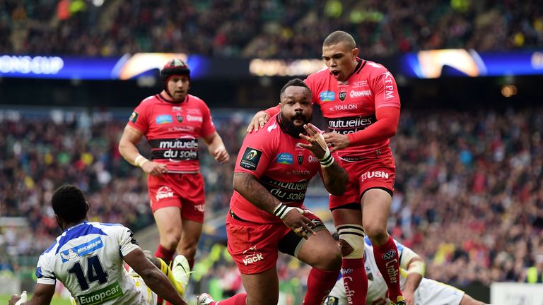 Mathieu Bastareaud celebates his try with team-mate Bryan Habana