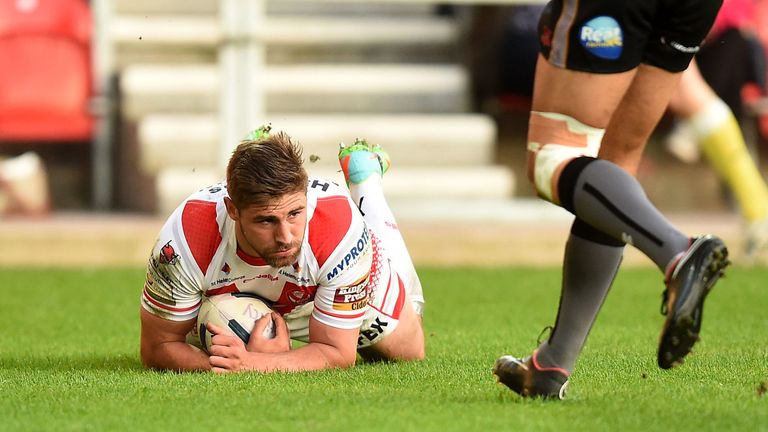 Tommy Makinson dives over for one of his two first-half tries